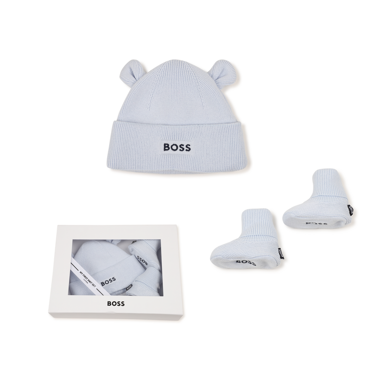 Conjunto de touca e pantufas BOSS 
                        MENINO