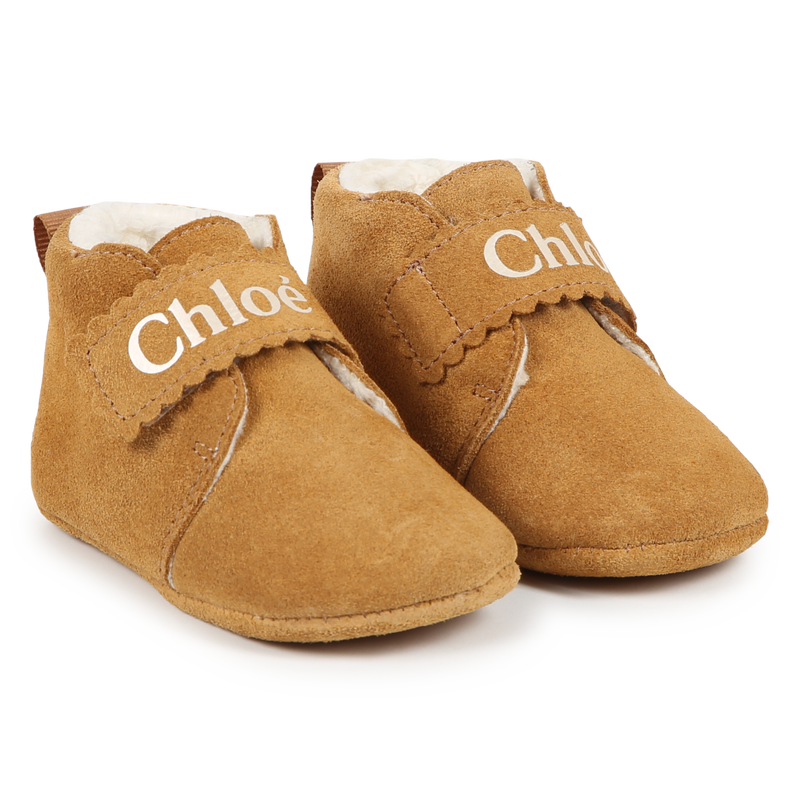 Pantufas de pele com velcro CHLOE 
                    GIRL