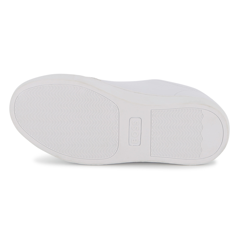 T&Eacute;NIS COM RISCAS DE GANCHO E LA&Ccedil;O BOSS 
                        BOY