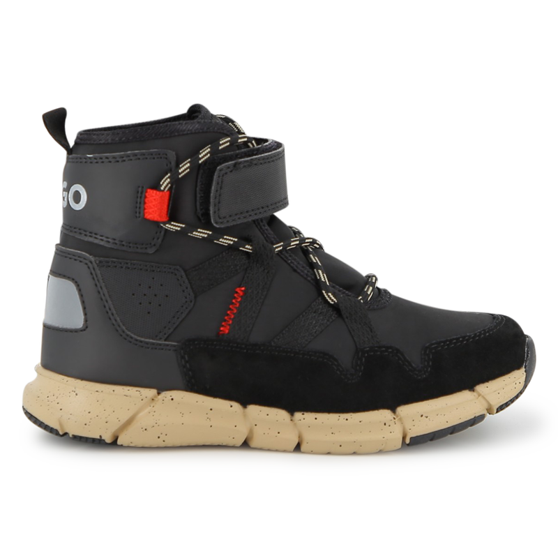 Botins com atacadores HUGO 
                    BOY