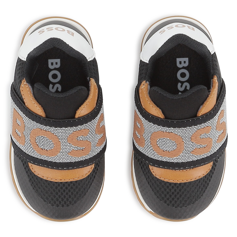 Tênis com elástico de marca BOSS 
                    BOY