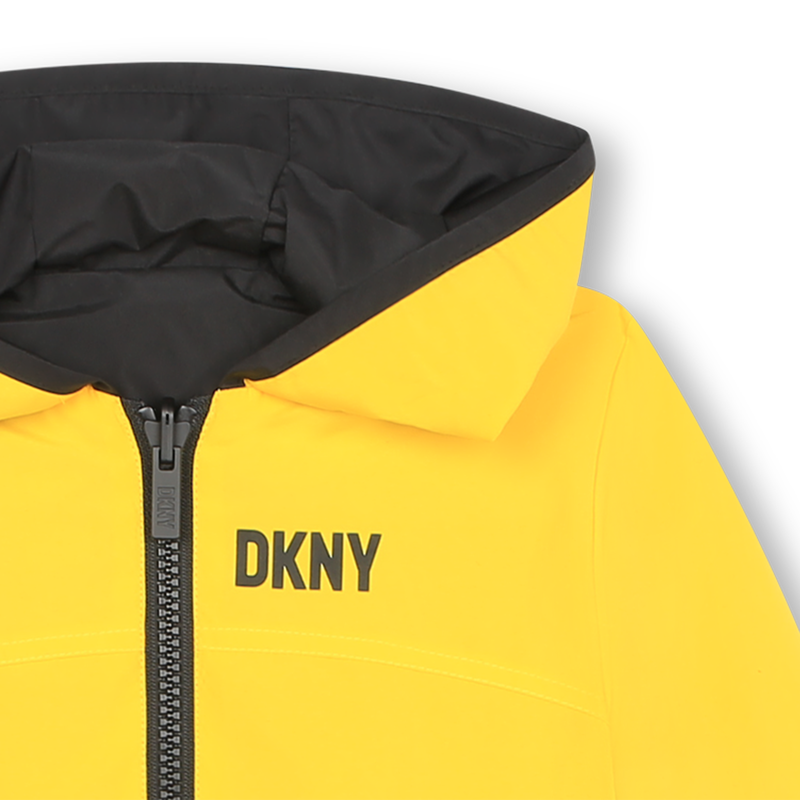 Corta-vento reversível DKNY 
                    BOY