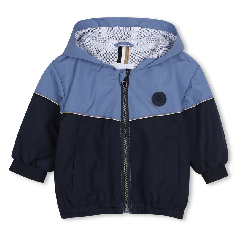 CORTA-VENTO COM CAPUZ BOSS 
                        BOY