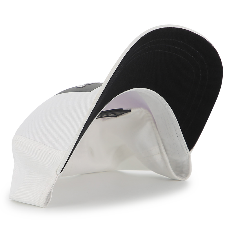 TAMPA COM FECHO AJUST&Aacute;VEL BOSS 
                        BOY