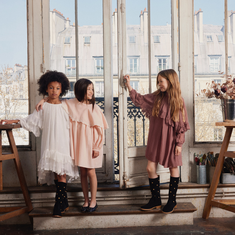 Vestido maxi com folhos e bordados CHLOE 
                        GIRL