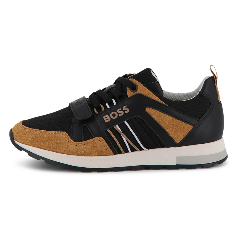 T&ecirc;nis com cadar&ccedil;o BOSS 
                        BOY