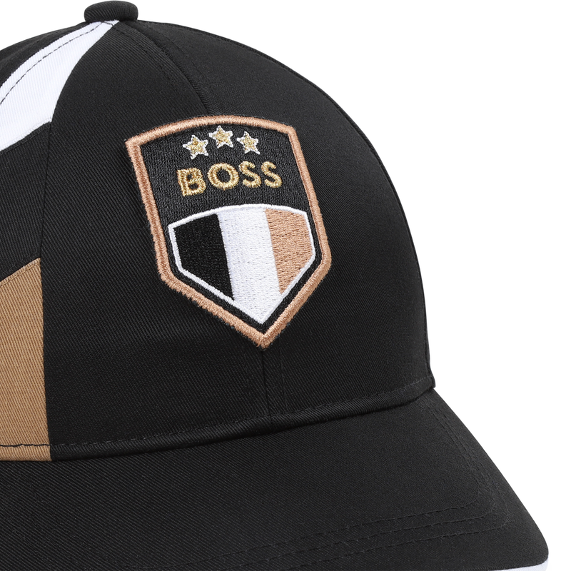 Boné ajustável com emblema BOSS 
                    BOY