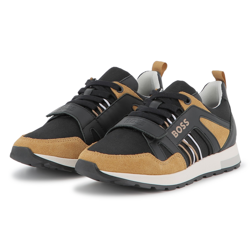 T&ecirc;nis com cadar&ccedil;o BOSS 
                        BOY