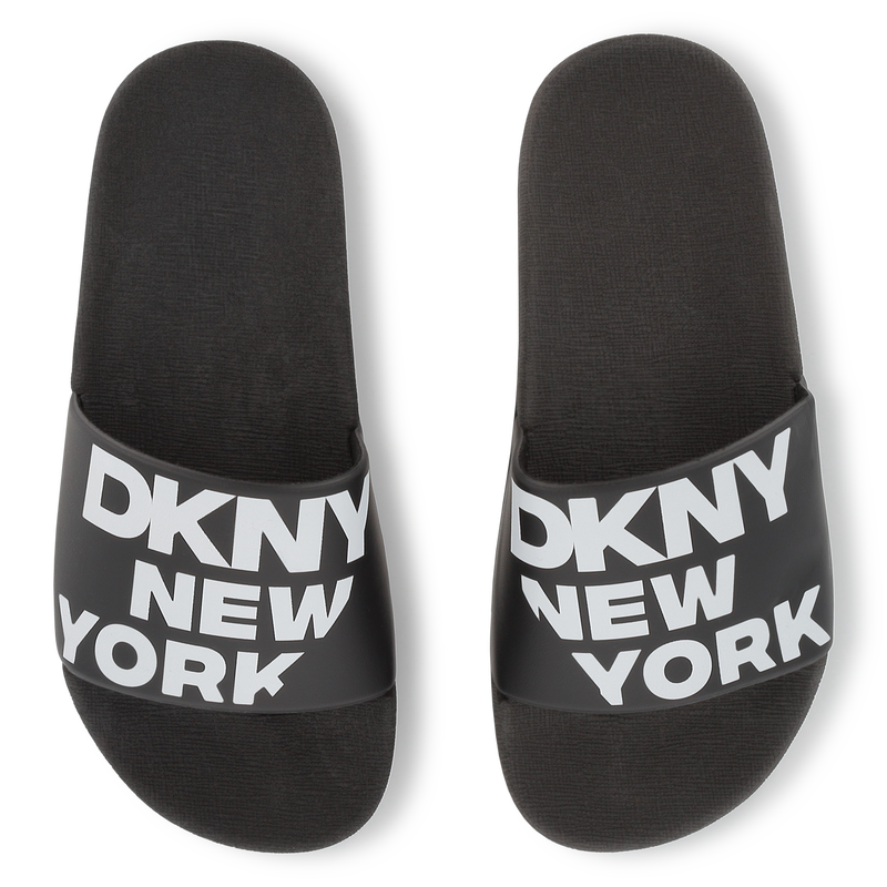 Chinelos estampados DKNY 
                        UNISEX