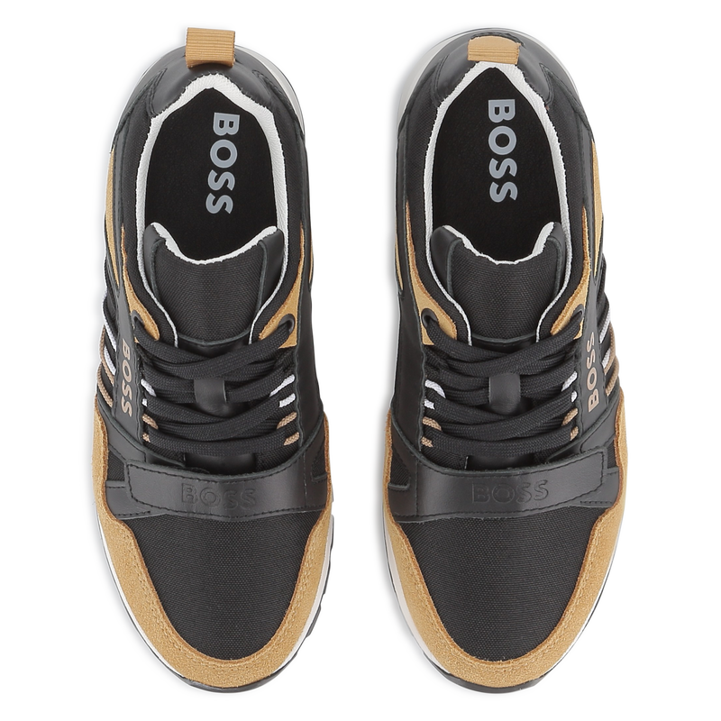 T&ecirc;nis com cadar&ccedil;o BOSS 
                        BOY