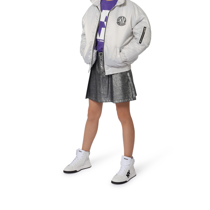 Blus&atilde;o acetinado com fecho DKNY 
                        GIRL