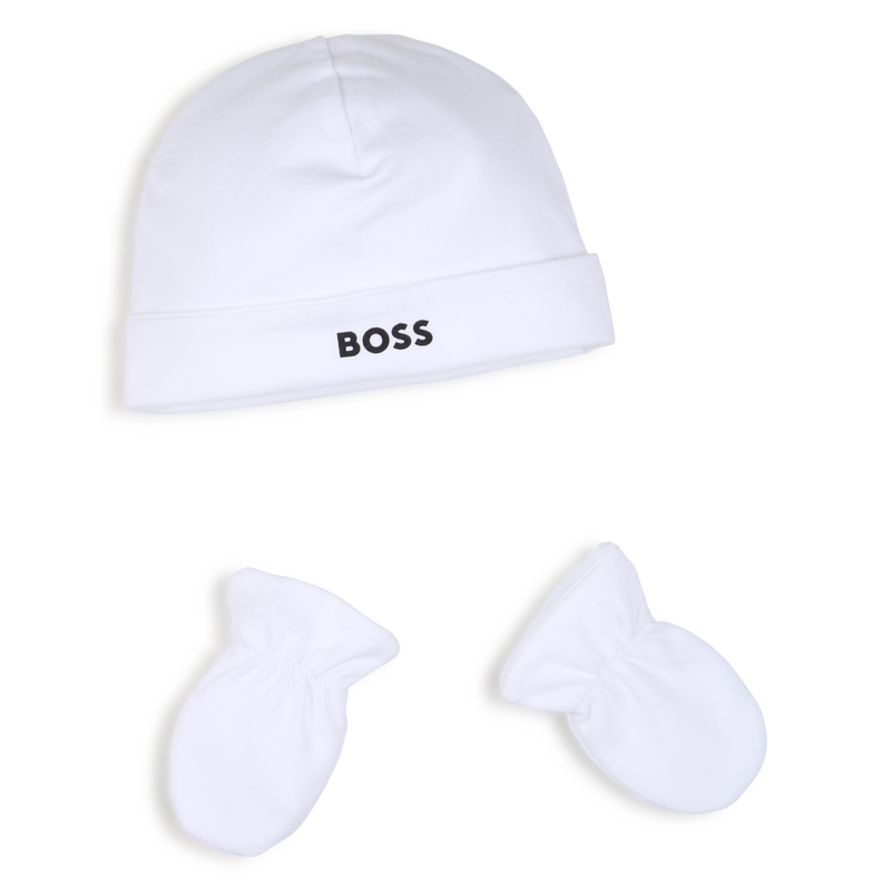 PIJAMA + BODYSUIT + GORRO + CONJUNTO DE LUVAS BOSS 
                        BOY