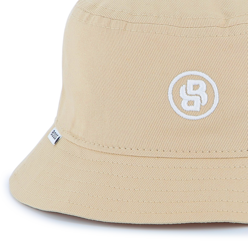 Chap&eacute;u tipo bob bordado BOSS 
                        BOY