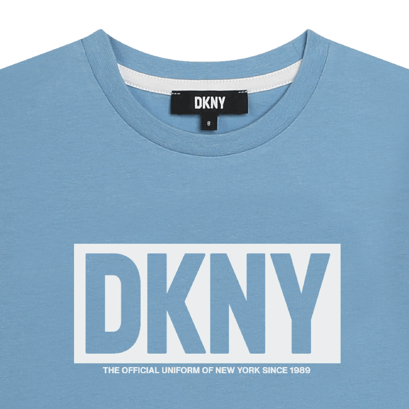 T-shirt de manga curta DKNY 
                    BOY