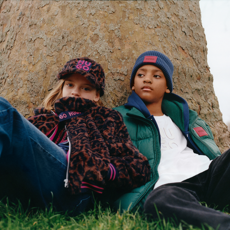 Blus&atilde;o acolchoado HUGO 
                        BOY