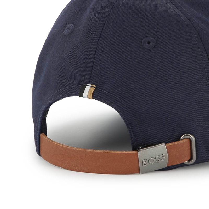 Bon&eacute; com fecho regul&aacute;vel BOSS 
                        BOY