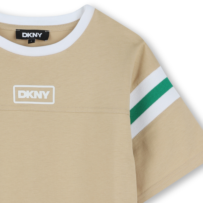 T-shirt com estampa em relevo DKNY 
                        BOY