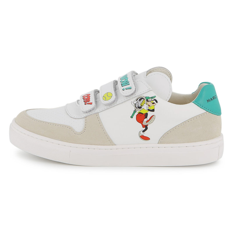 T&Eacute;NIS COM RISCAS DE GANCHO E LA&Ccedil;O MARC JACOBS 
                        BOY