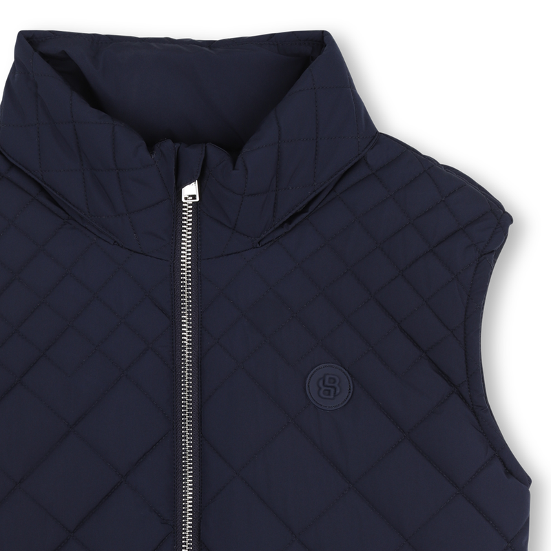 CASACO SEM MANGAS COM CAPUZ BOSS 
                        BOY