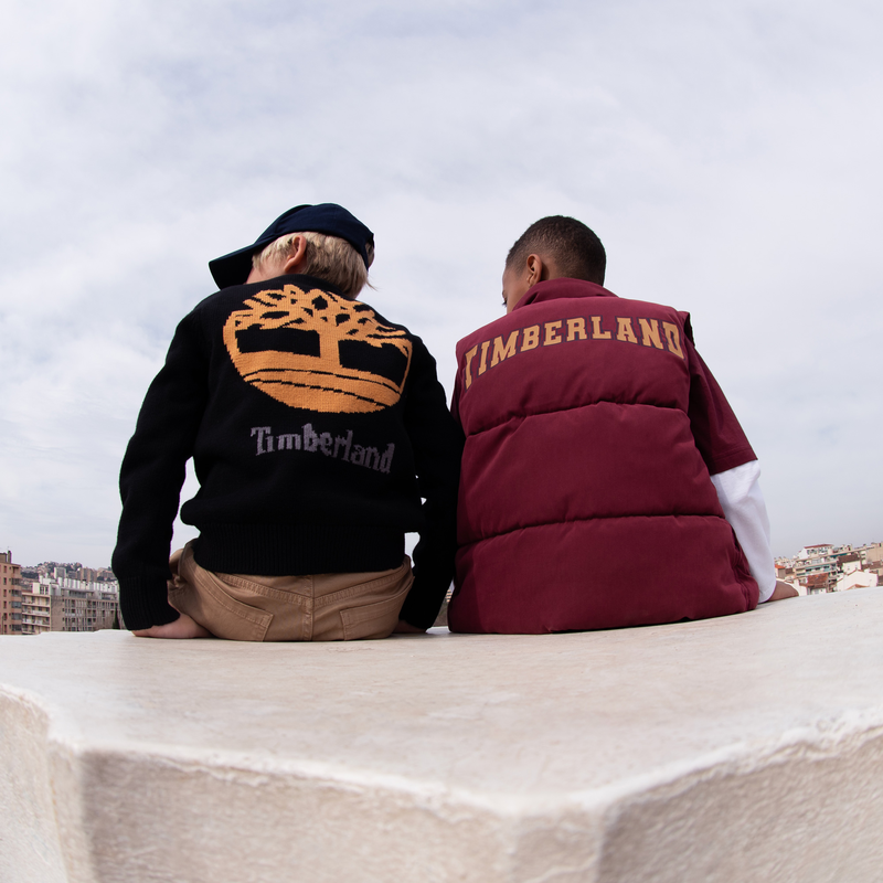Blus&atilde;o de penas com fecho TIMBERLAND 
                        MENINO