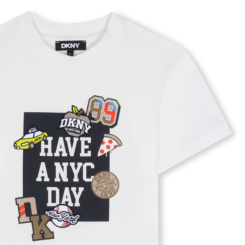 Camiseta de mangas curtas DKNY 
                        BOY