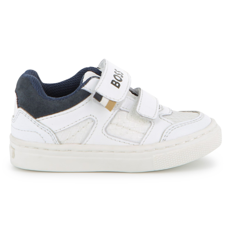 T&Eacute;NIS COM RISCAS DE GANCHO E LA&Ccedil;O BOSS 
                        BOY