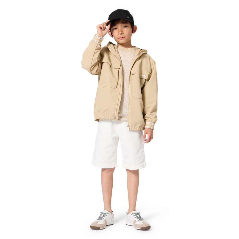 CORTA-VENTO COM CAPUZ BOSS 
                        BOY