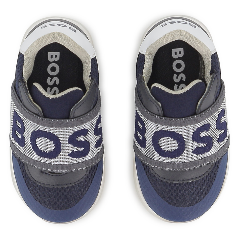 Tênis com elástico de marca BOSS 
                    BOY
