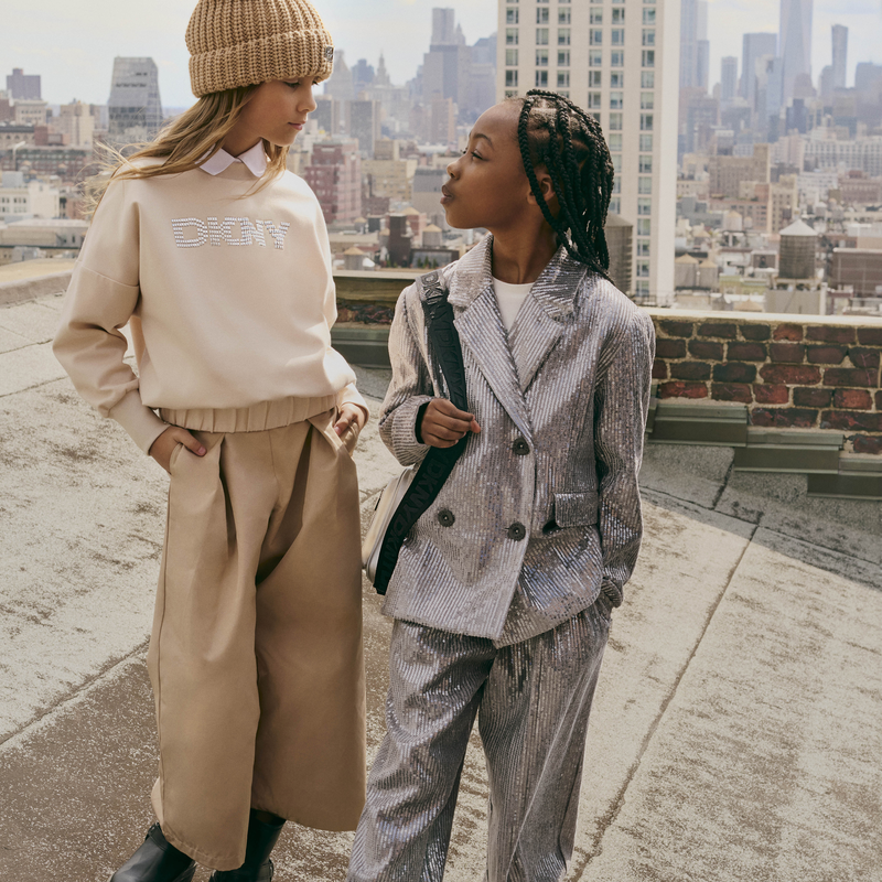 Cal&ccedil;as embelezadas com lantejoulas prateadas DKNY 
                        GIRL