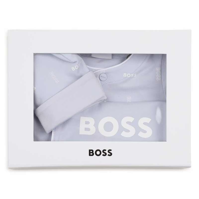 CONJUNTO DE PIJAMA + BIB + GORRO BOSS 
                        BOY