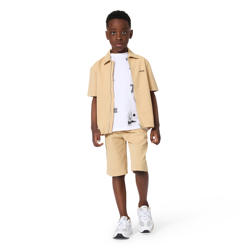 BERMUDAS EM TECIDO LEVE EM RELEVO BOSS 
                        BOY