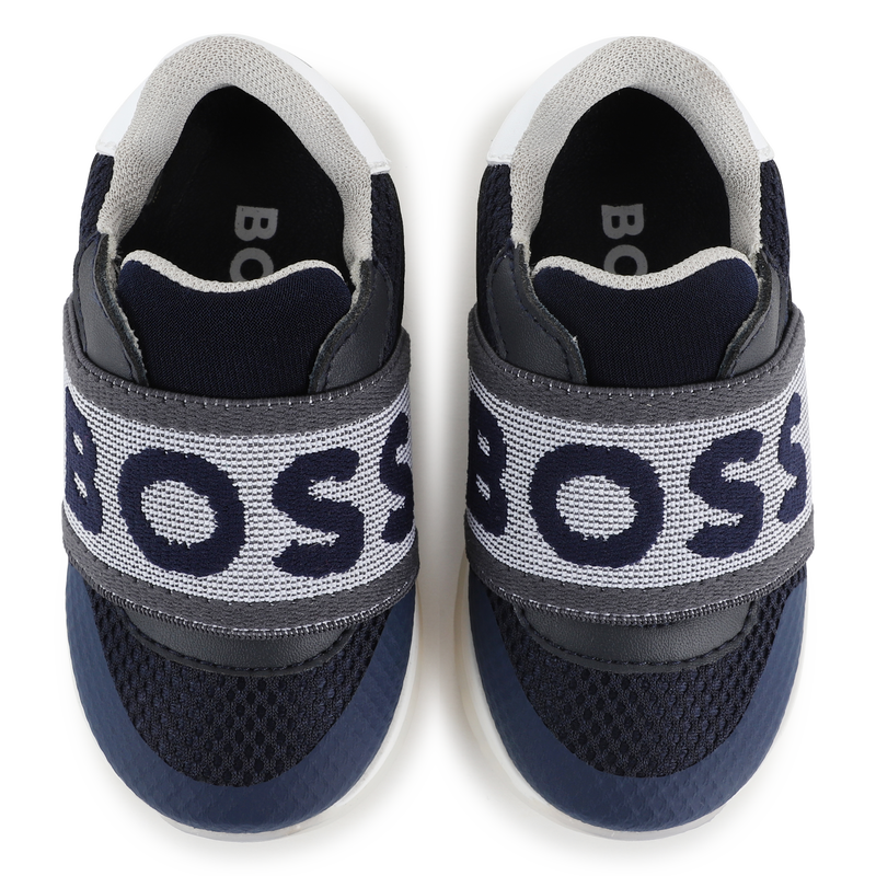 Tênis com elástico de marca BOSS 
                    BOY