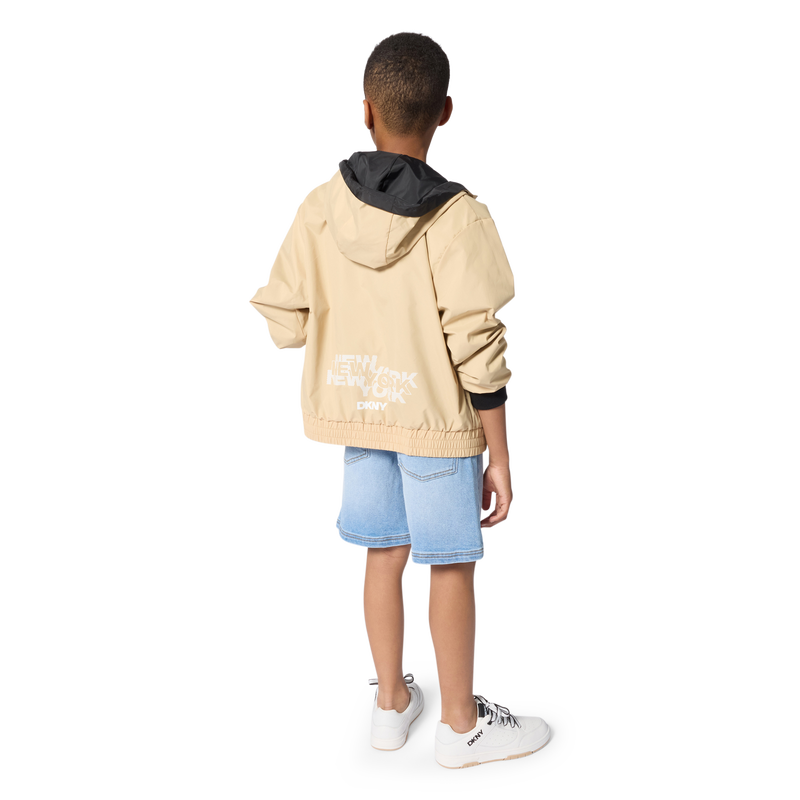 CORTA-VENTO REVERS&Iacute;VEL DKNY 
                        BOY