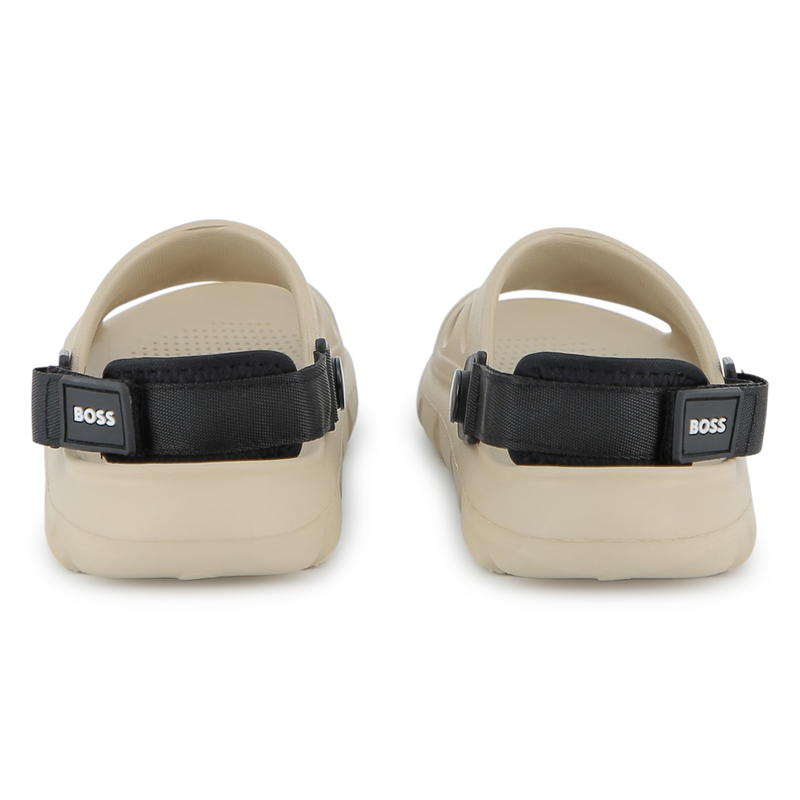 SAND&Aacute;LIAS COM FECHOS DE GANCHO E LA&Ccedil;O BOSS 
                        BOY