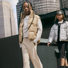 Jaqueta de penas sem mangas repelente de &aacute;gua DKNY 
                    GIRL