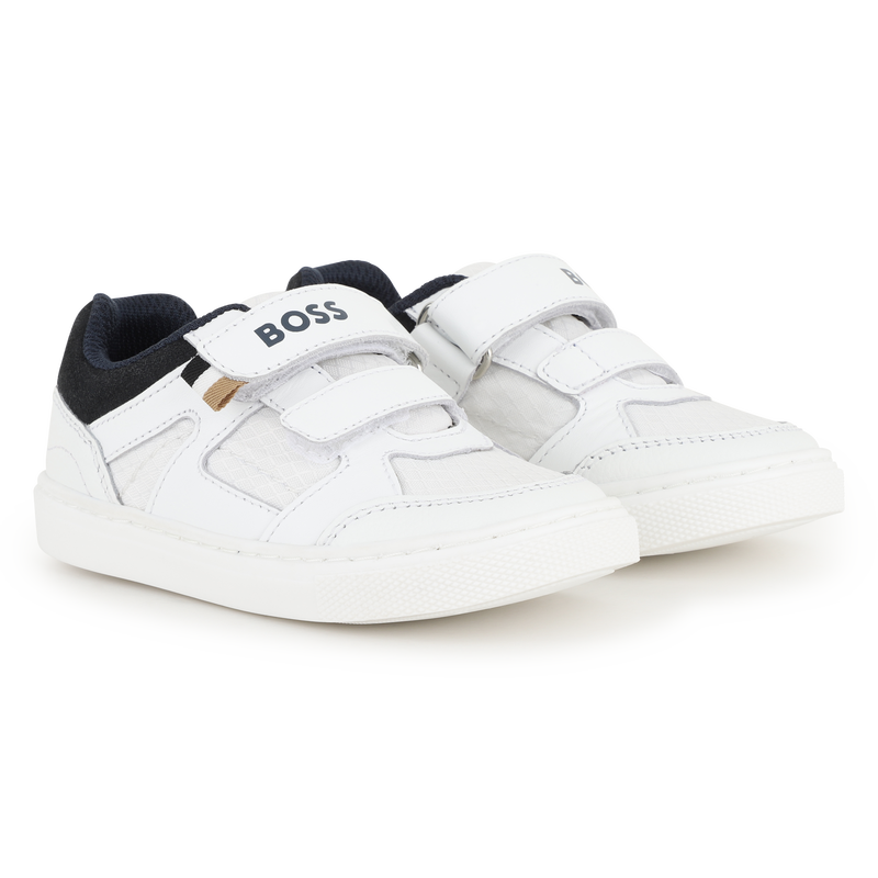 T&Eacute;NIS COM RISCAS DE GANCHO E LA&Ccedil;O BOSS 
                        BOY