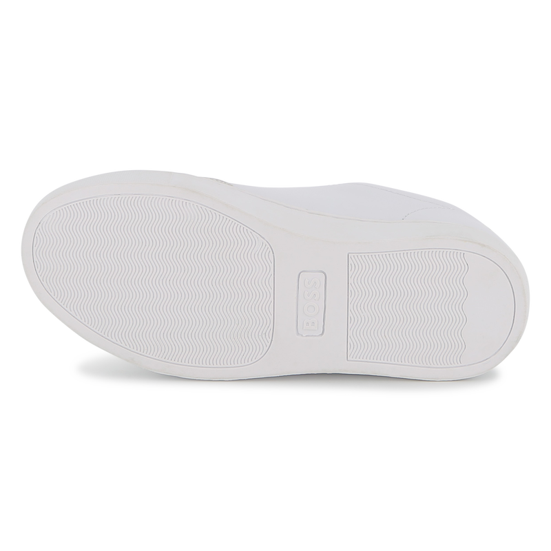 T&Eacute;NIS COM RISCAS DE GANCHO E LA&Ccedil;O BOSS 
                        BOY