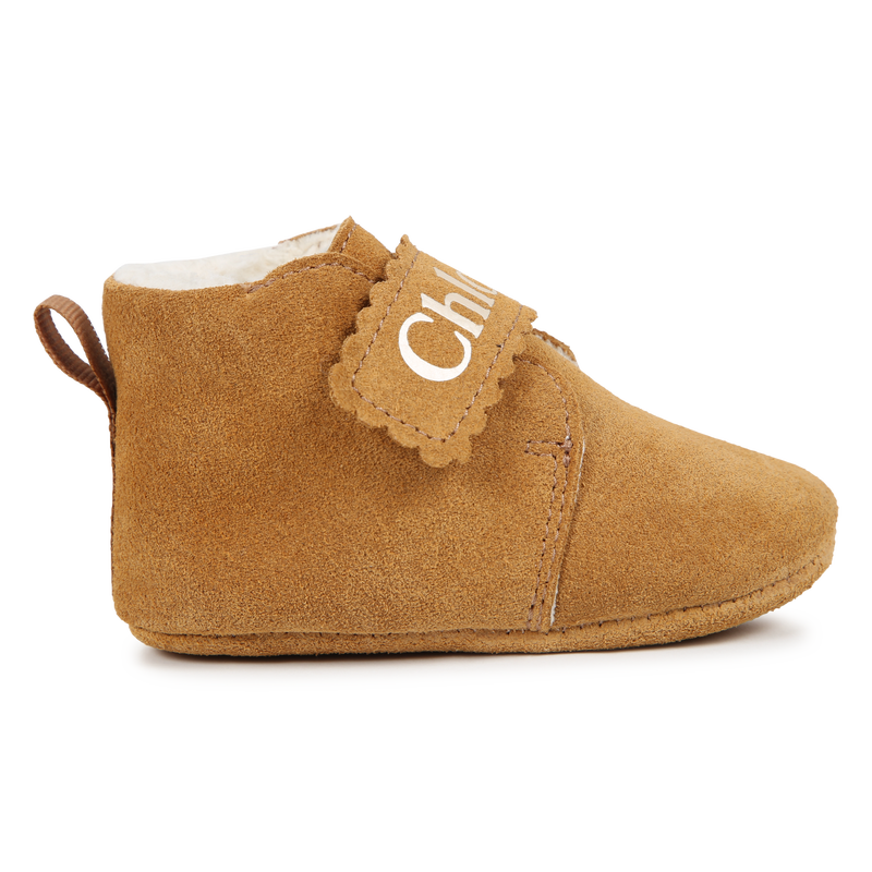 Pantufas de pele com velcro CHLOE 
                    GIRL