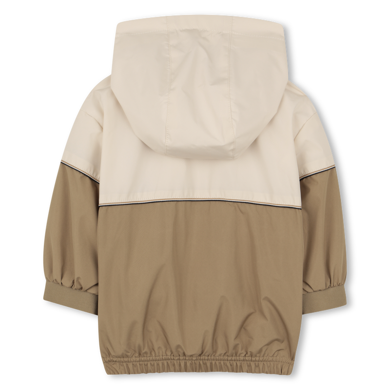 CORTA-VENTO COM CAPUZ BOSS 
                        BOY