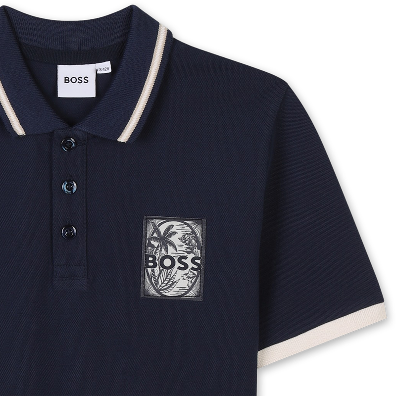 Polo com etiqueta no peito BOSS 
                        BOY