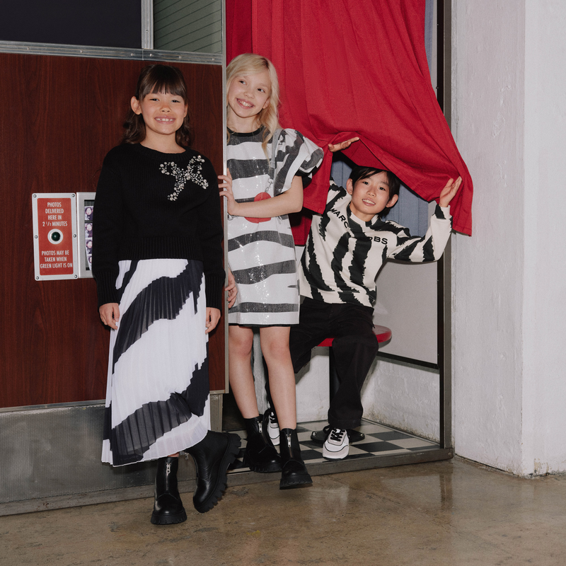 Vestido com padrão de zebra completo MARC JACOBS 
                    GIRL