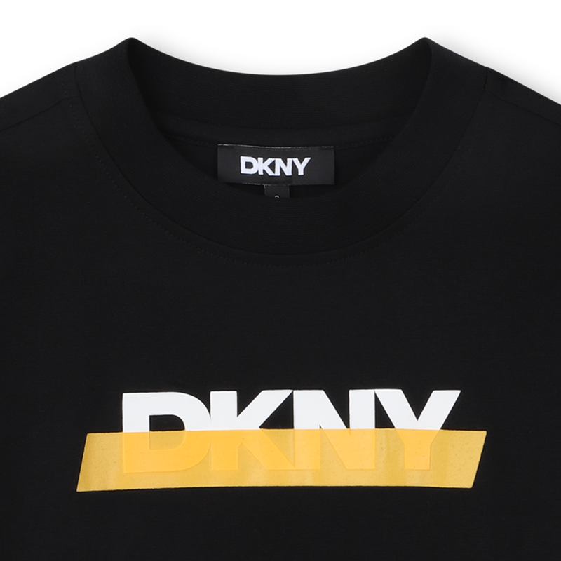T-shirt de manga curta DKNY 
                    BOY