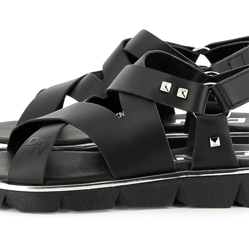 Sand&aacute;lias de couro DKNY 
                        GIRL