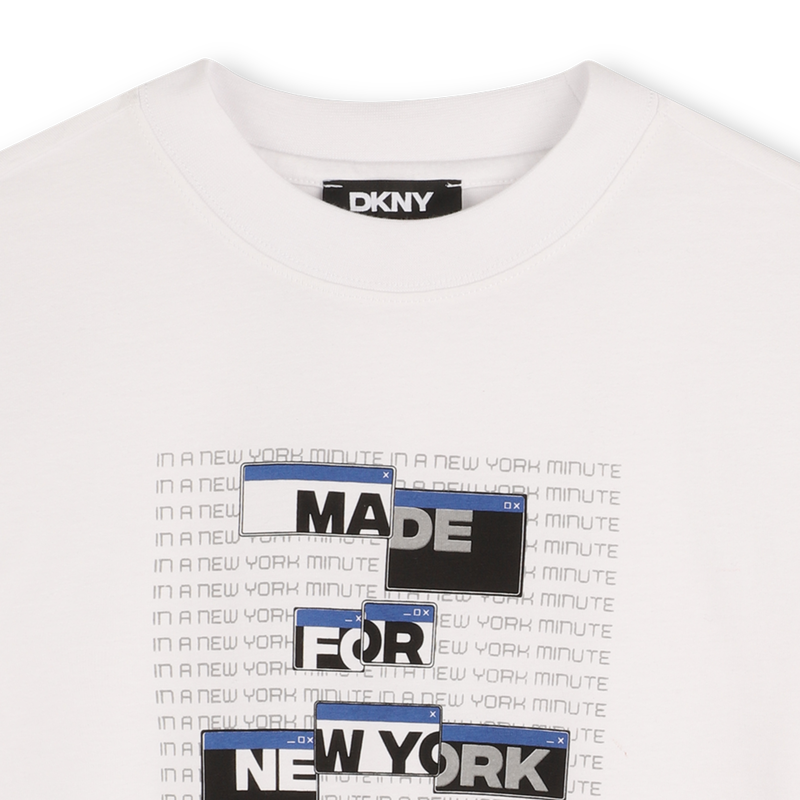 T-shirt de manga curta DKNY 
                    BOY