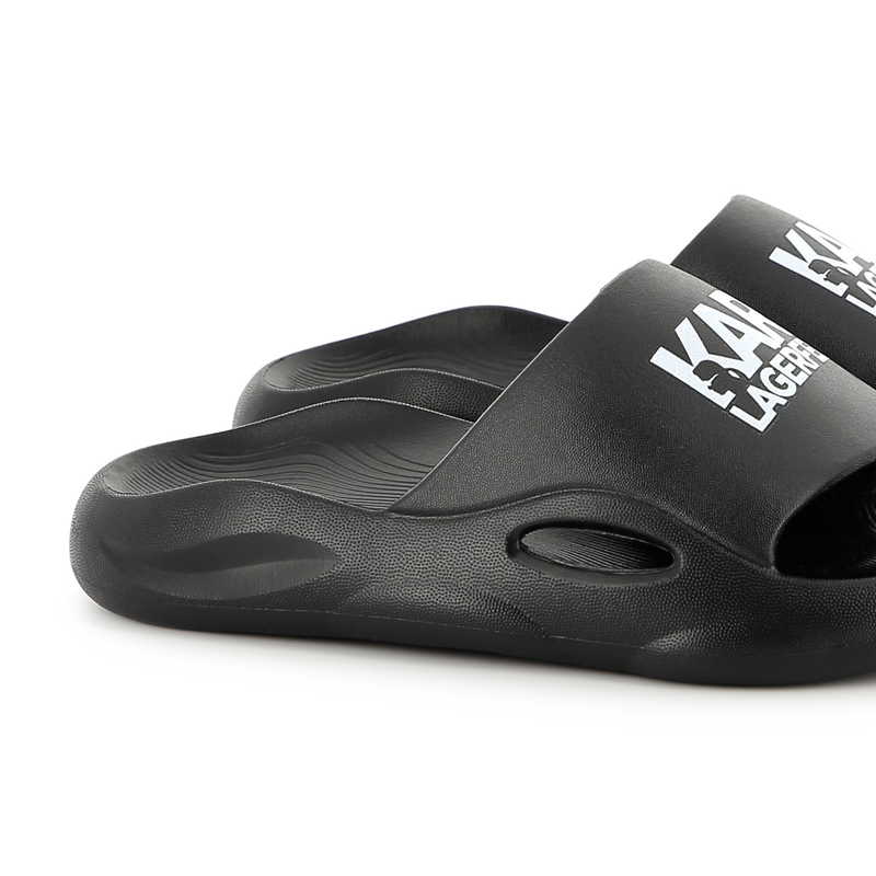 Chinelos com log&oacute;tipo da marca KARL LAGERFELD KIDS 
                        BOY