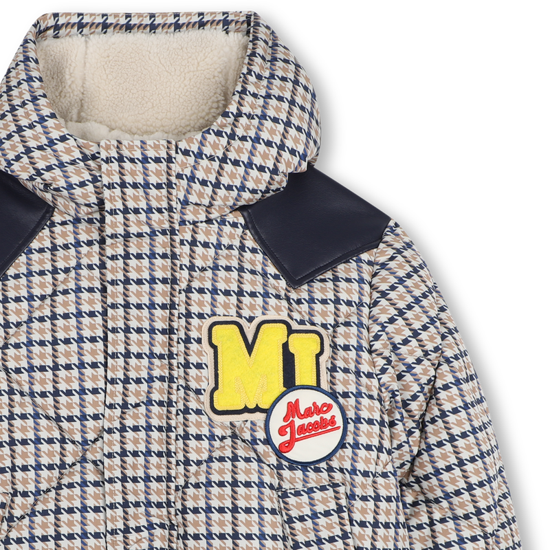Casaco acolchoado com capuz MARC JACOBS 
                        BOY