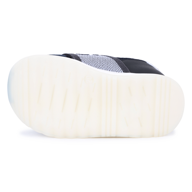 Tênis com elástico de marca BOSS 
                    BOY