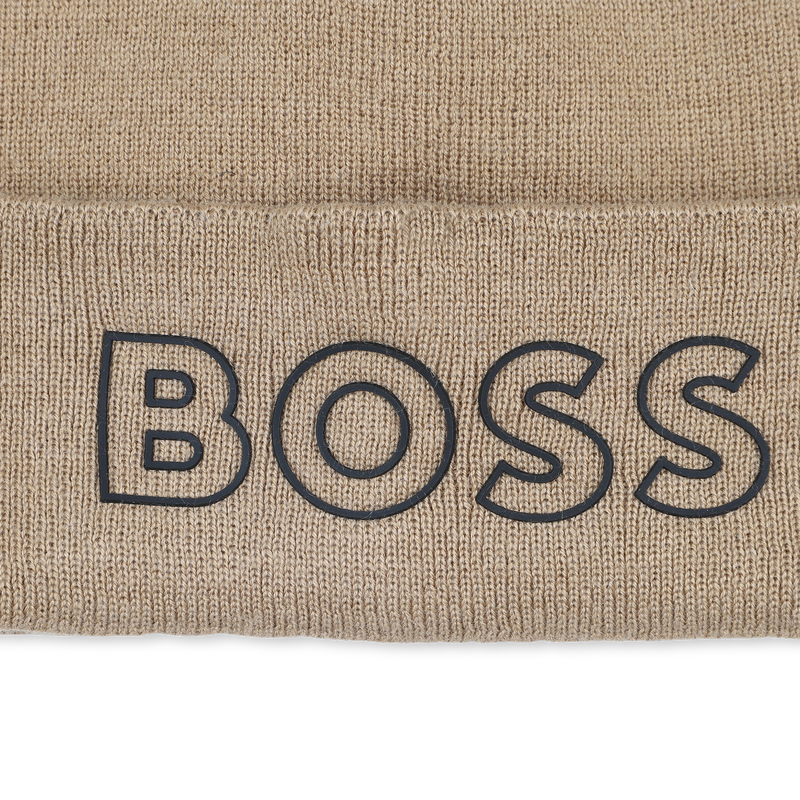 Chap&eacute;u de malha com logotipo BOSS 
                        BOY