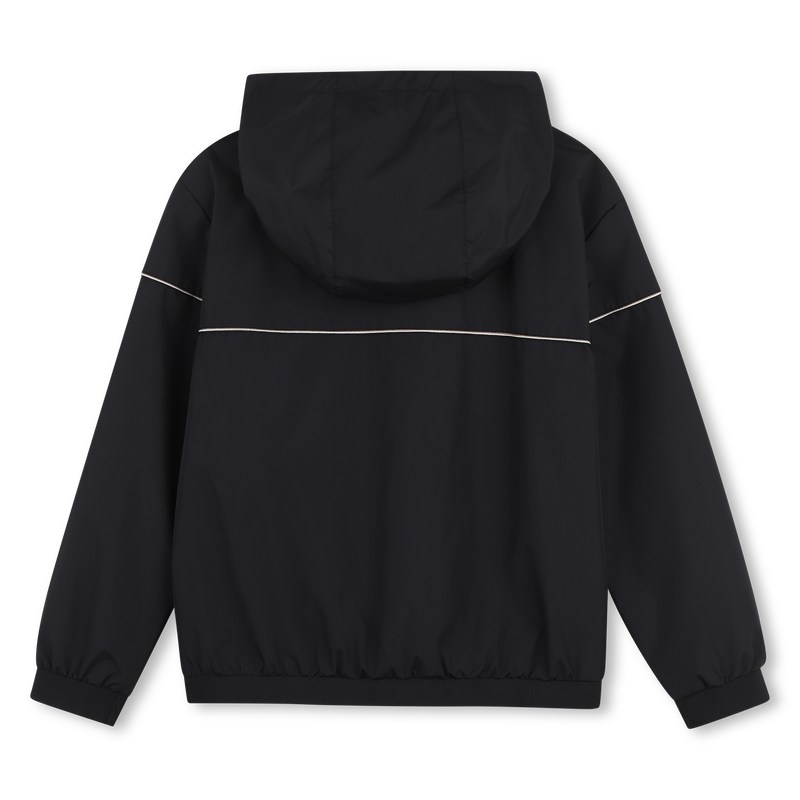 CORTA-VENTO COM CAPUZ BOSS 
                        BOY