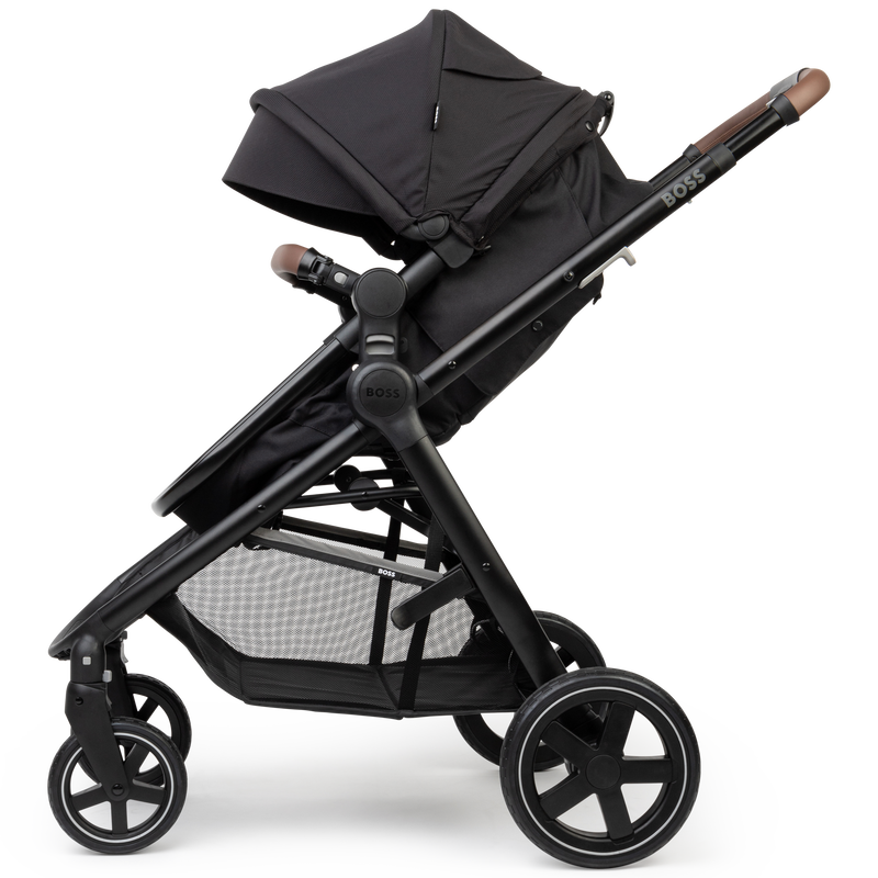 Layered compact buggy BOSS 
                    UNISEX
